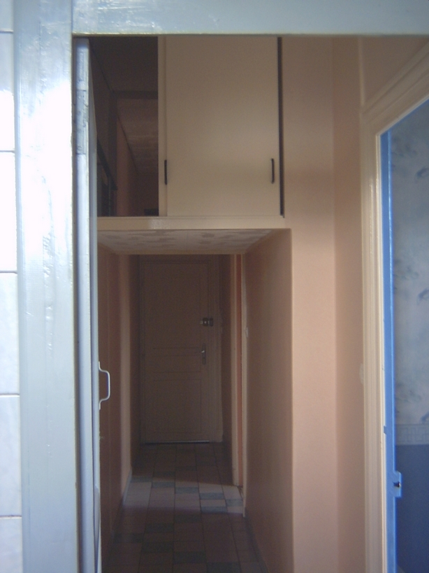 couloir de l'appartement en journée